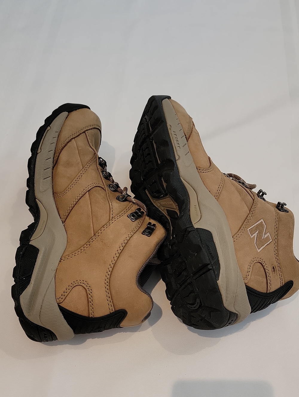 New Balance Women's Tan 977  Hiking Boots Sz: 6.5 - Picture 6 of 6
